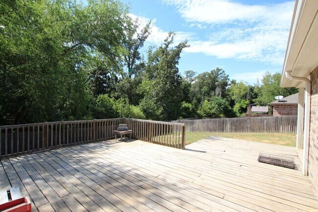 Building Photo - Tour Today! 3 Bedroom 2 Bath in Lindale ISD!