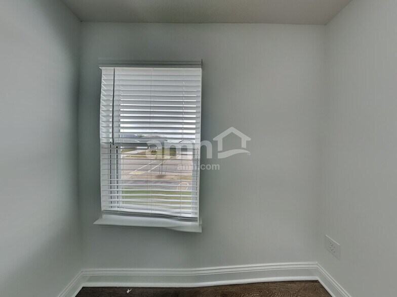 Building Photo - 301 Pne Hl Ct