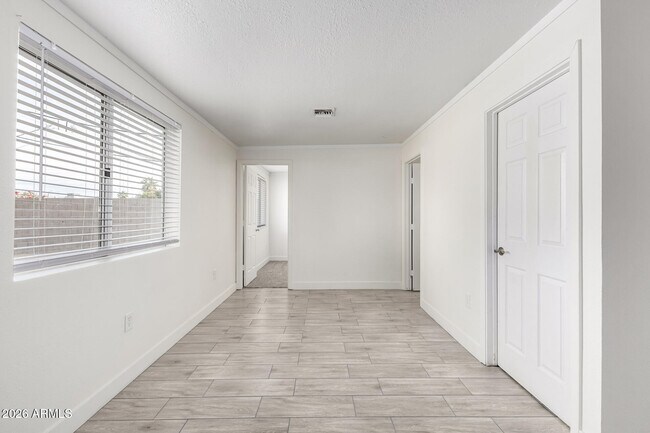 Building Photo - 3920 W Harmont Dr