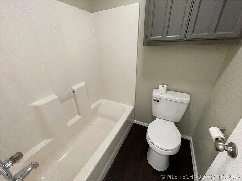 Building Photo - 200 E Laredo Pl