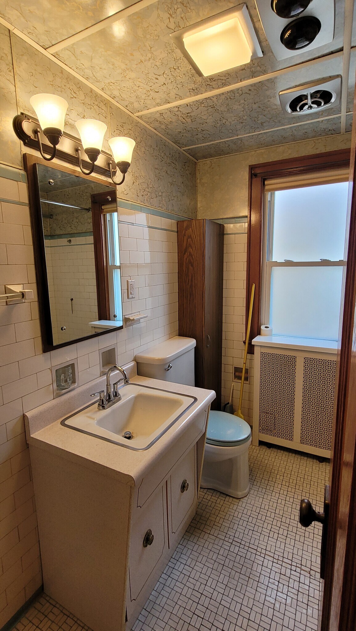 Building Photo - 5228 W Hutchinson St