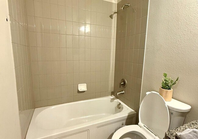 Building Photo - 7 Aventura Pl