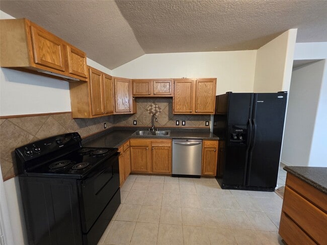 Building Photo - 10635 Royal Cavins Dr
