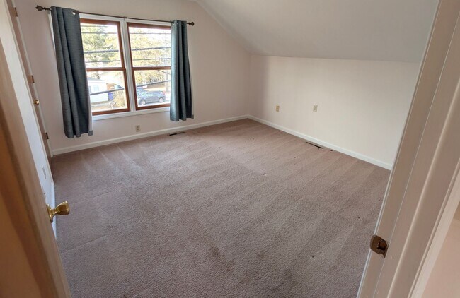 Building Photo - 1320 N Main St