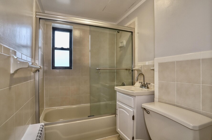 Building Photo - 1721 John F. Kennedy Blvd