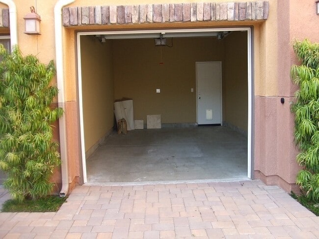 Building Photo - 31136 Strawberry Tree Ln