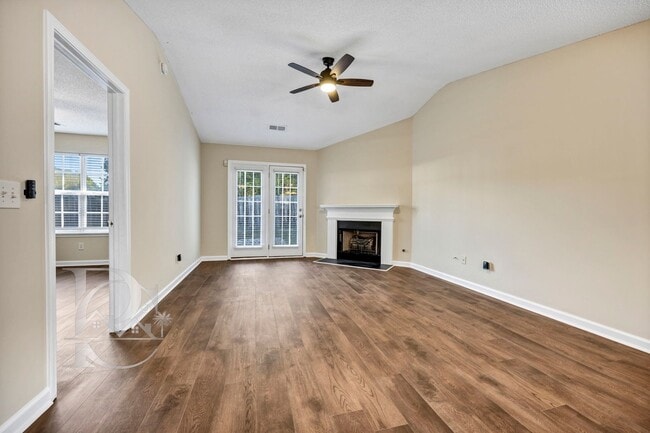 Building Photo - ONE STORY LIVING - MINUTES FROM EVERYTHING