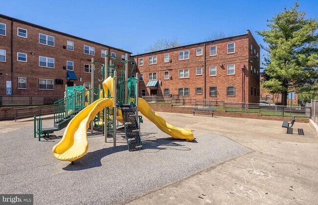 Building Photo - 2655 Birney Pl SE