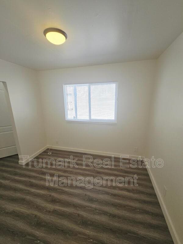 Building Photo - 1020 S Gerhart Ave