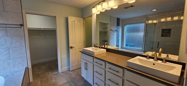 Building Photo - 13035 Bainbridge Trail