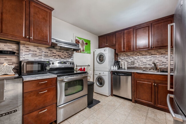 Building Photo - 3680 Inverrary Dr