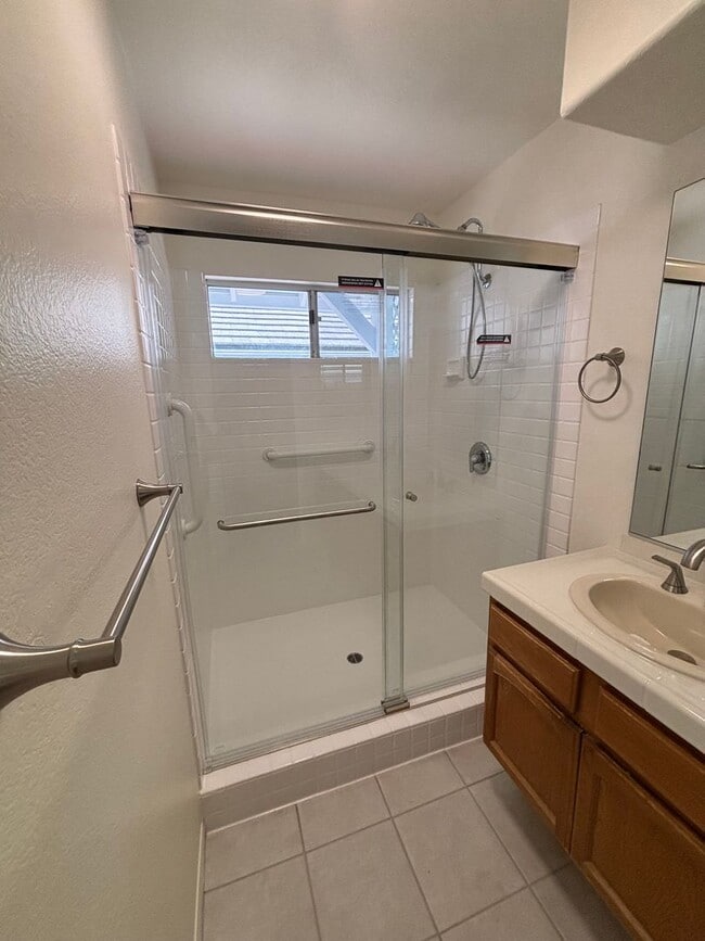 Building Photo - 2 Bedroom 2 Bathroom Condo Living in Great Community Located At West Village Of Singing Hills HOA.