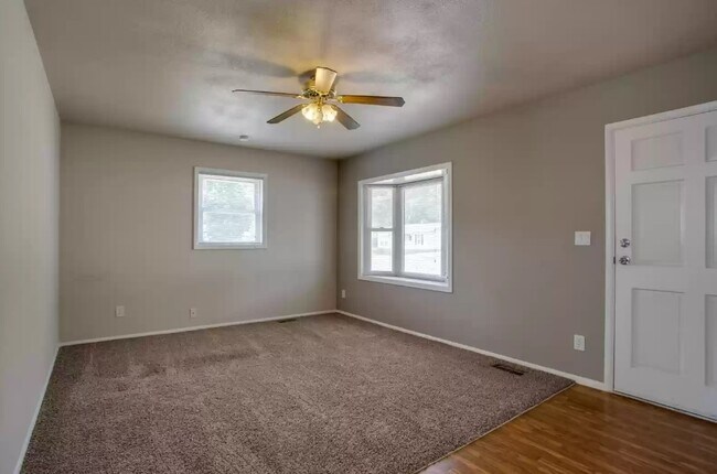 Building Photo - 2503 W Kirby Ave