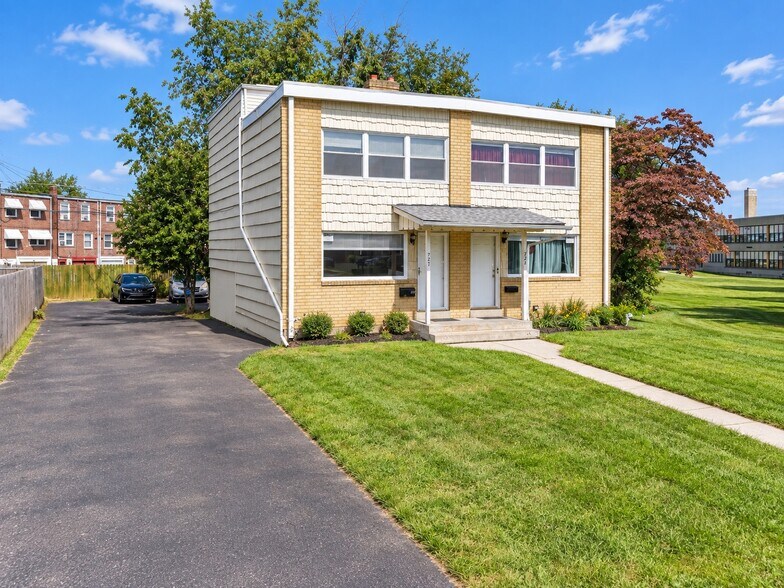 Building Photo - 727 W Emaus Ave