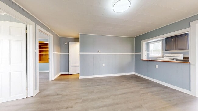 Building Photo - Available Now- 2 bedroom ranch in Bucyrus