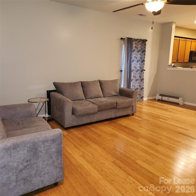 Building Photo - 1045 Willow Wind Dr