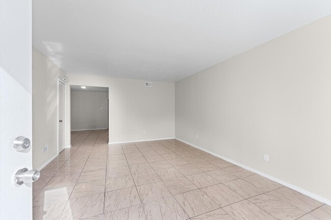 Building Photo - 12206 Ormandy St