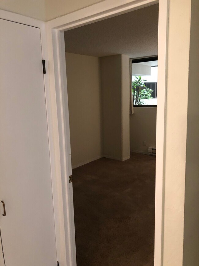 Building Photo - 2055 Sacramento St