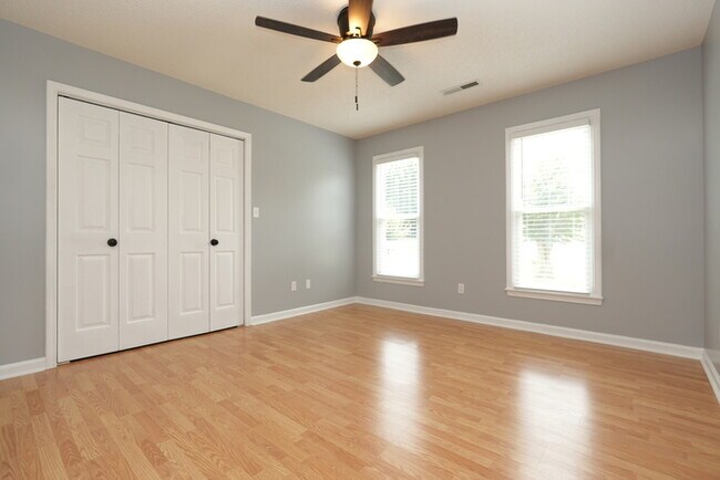Building Photo - Charming 3-Bedroom, 2-Bathroom Home Perfec...