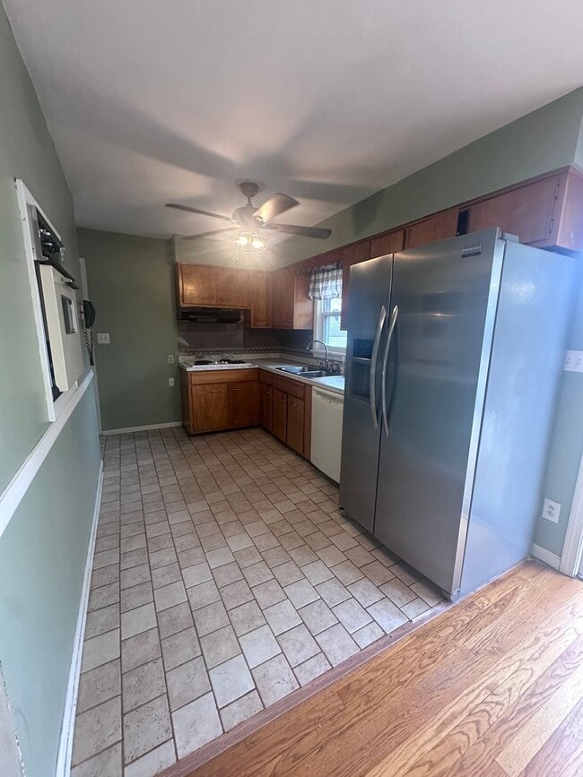 Building Photo - 3 bed, 2 full bath House in 40218 - $2,200/month