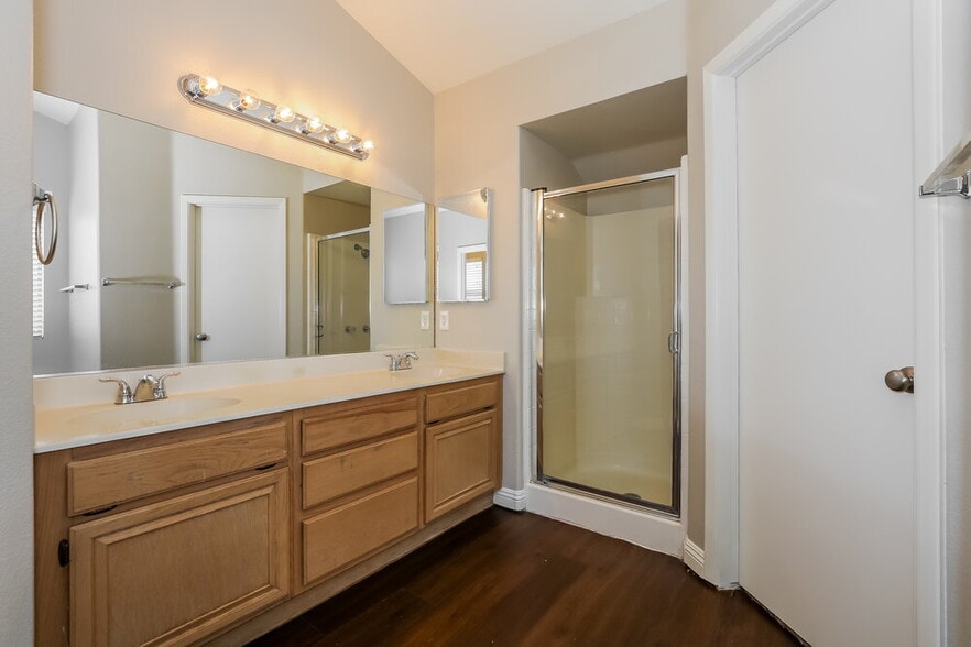 Building Photo - 4501 Bradpoint Dr