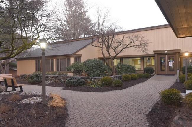 Building Photo - 211 Heritage Hills
