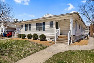 Building Photo - 4BD/4BA Duplex In Champaign