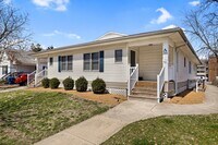 Building Photo - 4BD/4BA Duplex In Champaign