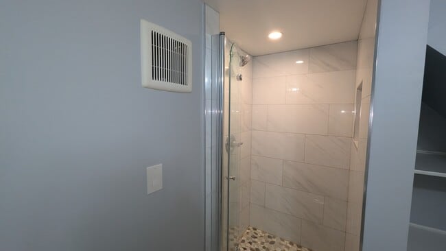 Building Photo - ?? Spacious 3BR Ranch | District 57 & Pros...