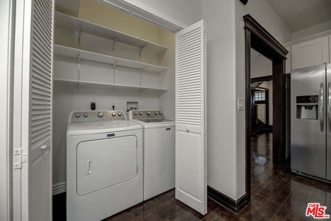 Building Photo - 140 Roselawn Pl