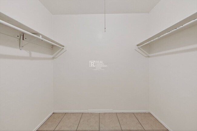 Building Photo - 6808 Trail Lake Dr