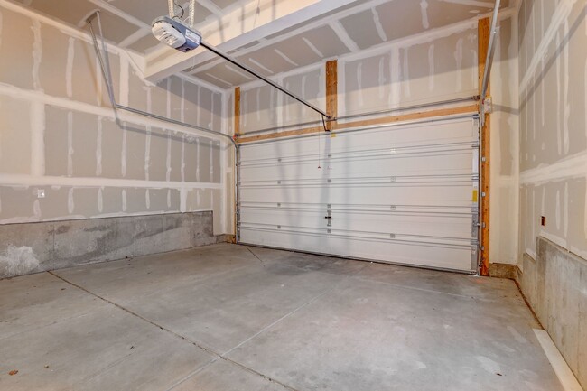 Building Photo - $2,500.00 - 3 Bedrooms and 2.5 Bathrooms T...