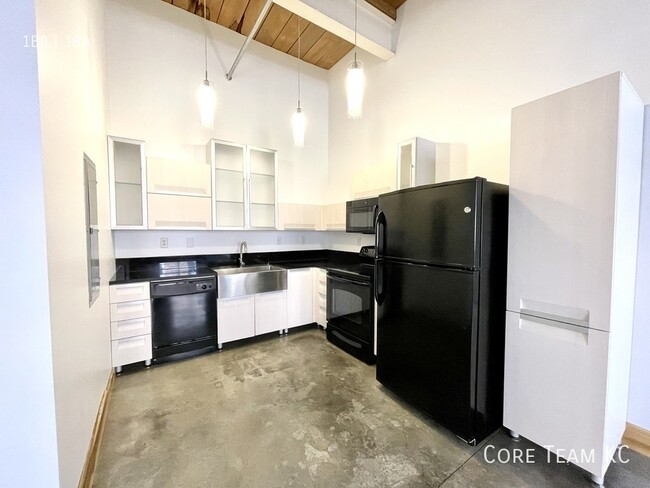 Building Photo - Large One Bedroom Loft in Crossroads