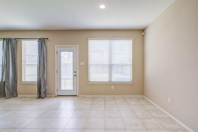 Building Photo - 6879 Dogwood Cliff Ln