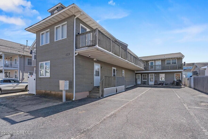 Building Photo - 225 Webster Ave