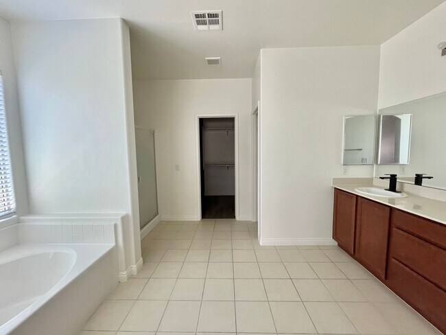 Building Photo - 9493 Alma Ridge Ave