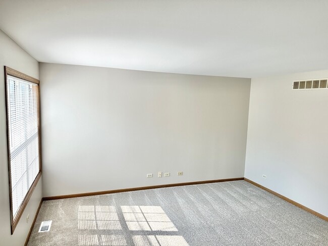 Building Photo - 540 N Crystal Ave
