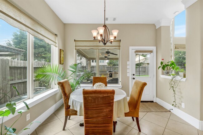 Building Photo - 28606 Rolling Ridge Dr