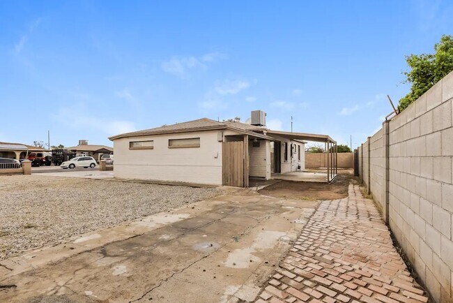 Building Photo - 672 E Buffalo St