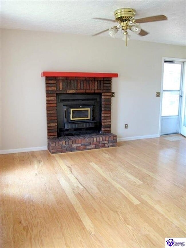 Building Photo - 927 Woods Hollow Dr