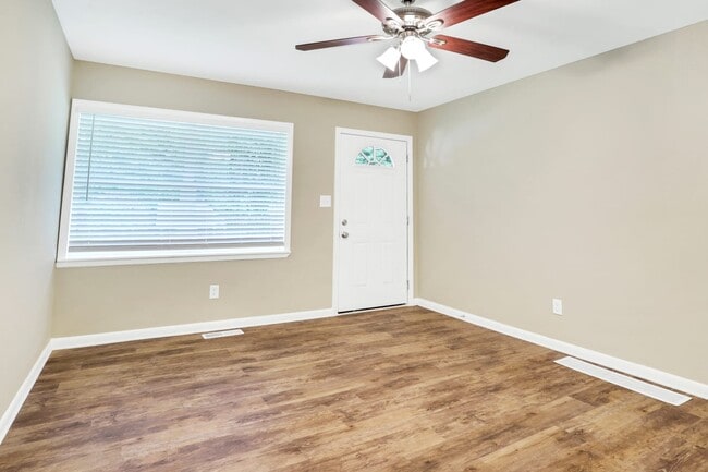 Building Photo - 1154 Penn Ct Se