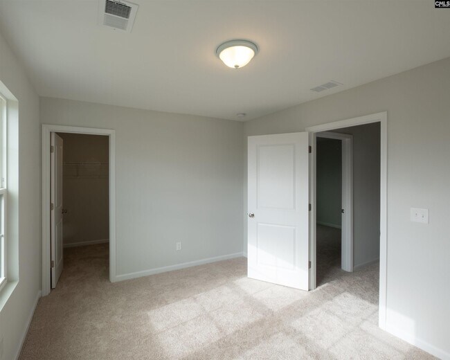 Building Photo - 3025 Hallsdale Dr