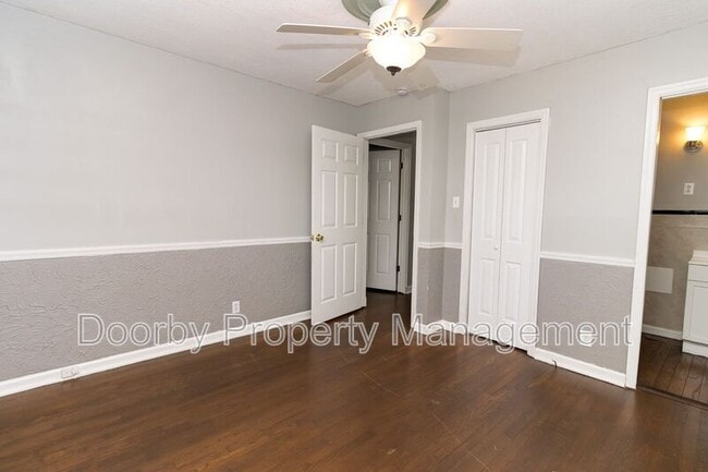 Building Photo - 730 Roberta Dr