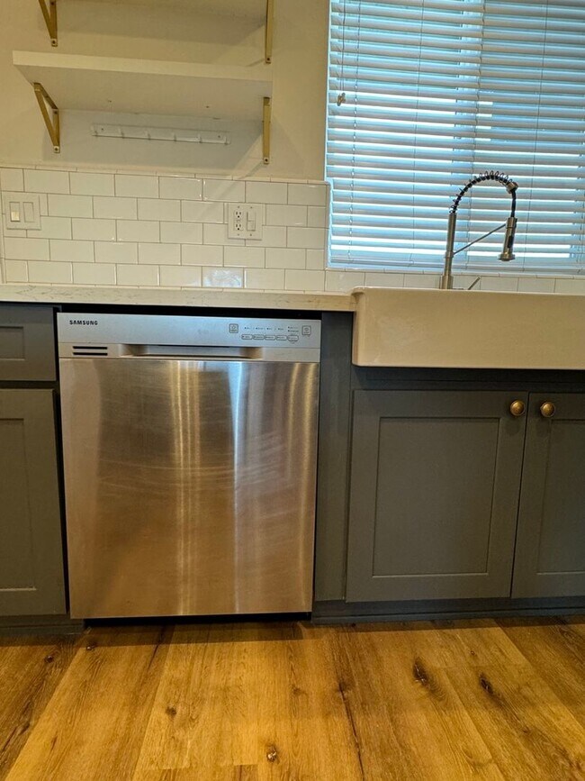 Building Photo - Amazing 4 Bedroom 2 Bath Condo in the heart of North Park!