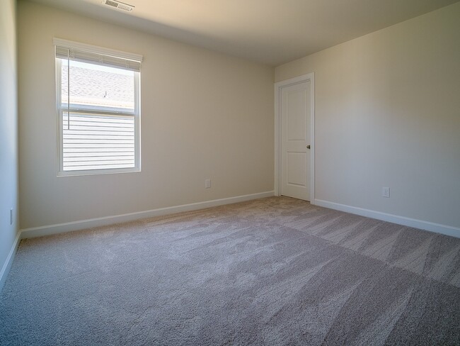 Building Photo - 515 Nixon Rd