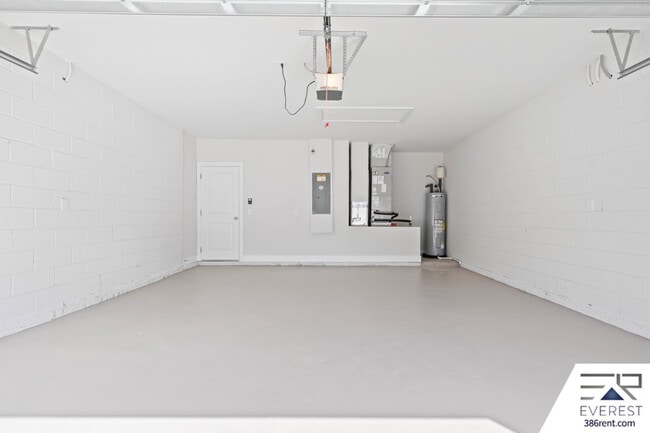 Building Photo - 71 Point of Woods Dr