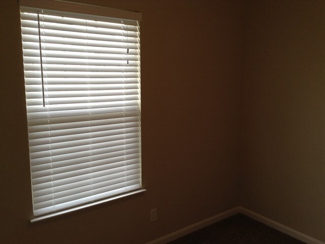 Building Photo - 2422 Hilliard Dr