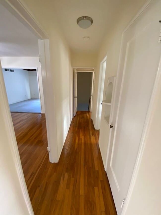 Building Photo - 916 Lighthouse Ave