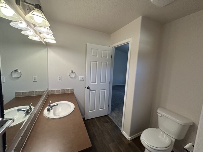 Building Photo - 557 N Katsura Ave