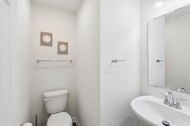 Building Photo - 1105 Deerfield Dr